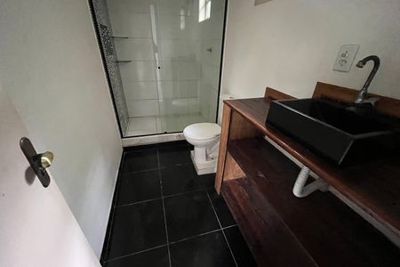 Casa para alugar com 400m², 3 quartos e 5 vagas Casa para alugar com 400m², 3 quartos e 5 vagasBanheiro da Suíte 2