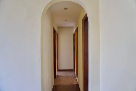 Corredor de apartamento para alugar com 3 quartos, 87m² em Calafate, Belo Horizonte