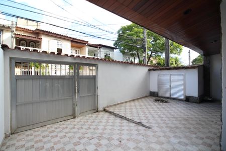 Casa de condomínio para alugar com 249m², 3 quartos e 3 vagasFrente