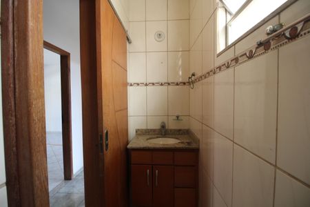 Casa de condomínio para alugar com 249m², 3 quartos e 3 vagasBanheiro Social