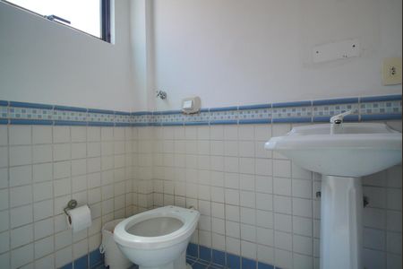 Banheiro Corredor de apartamento à venda com 1 quarto, 61m² em Jardim Itu, Porto Alegre