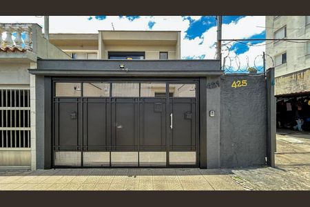 Casa para alugar com 180m², 3 quartos e 2 vagasFachada