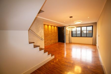 Sala / Sala de Jantar de casa para alugar com 2 quartos, 180m² em Campo Belo, São Paulo