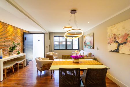 Casa para alugar com 180m², 3 quartos e 2 vagasSala