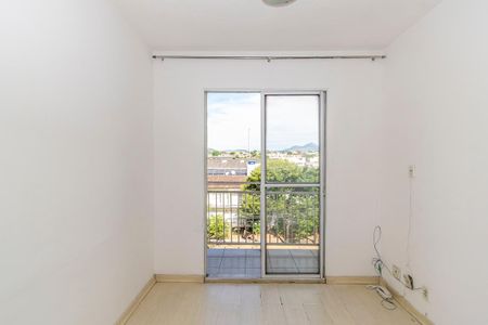 Sala de apartamento para alugar com 2 quartos, 50m² em Parada de Lucas, Rio de Janeiro
