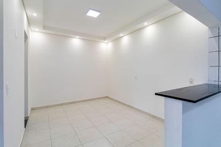 Casa para alugar com 60m², 2 quartos e sem vaga Casa para alugar com 60m², 2 quartos e sem vagaSala