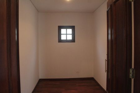 Casa à venda com 490m², 4 quartos e 6 vagasCloset da suíte 1