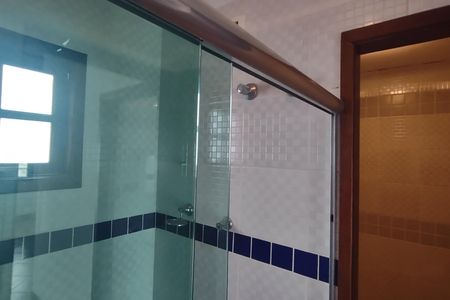 Casa à venda com 490m², 4 quartos e 6 vagas Casa à venda com 490m², 4 quartos e 6 vagasBanheiro