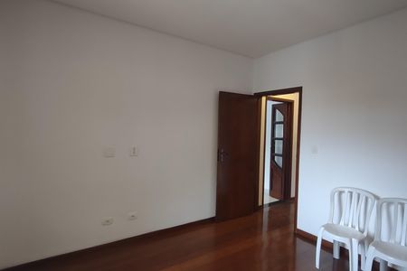 Casa à venda com 490m², 4 quartos e 6 vagas Casa à venda com 490m², 4 quartos e 6 vagasQuarto