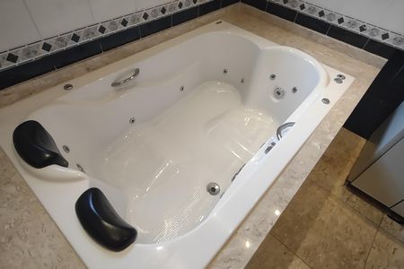 Casa à venda com 490m², 4 quartos e 6 vagas Casa à venda com 490m², 4 quartos e 6 vagasBanheiro da Suíte 1