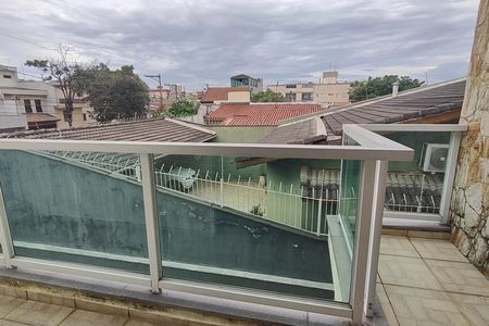 Casa à venda com 490m², 4 quartos e 6 vagas Casa à venda com 490m², 4 quartos e 6 vagasSacada