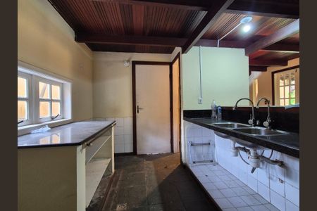 Casa para alugar com 200m², 3 quartos e 8 vagasCozinha 