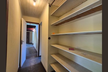 Casa para alugar com 200m², 3 quartos e 8 vagasCorredor 