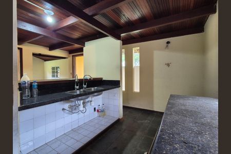 Casa para alugar com 200m², 3 quartos e 8 vagasCozinha 