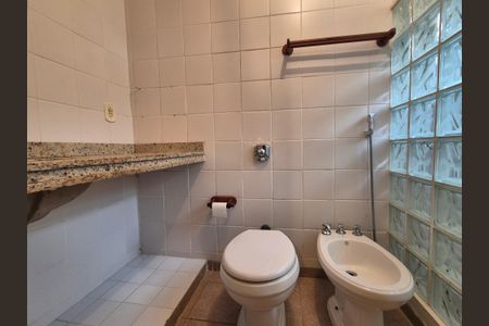 Casa para alugar com 200m², 3 quartos e 8 vagasBanheiro suite 