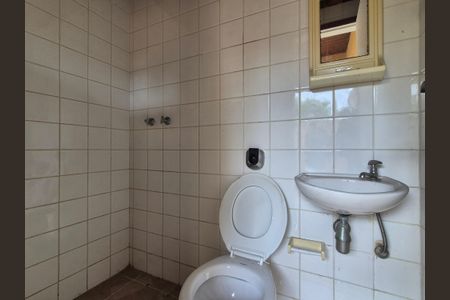 Casa para alugar com 200m², 3 quartos e 8 vagasBanheiro de serviço