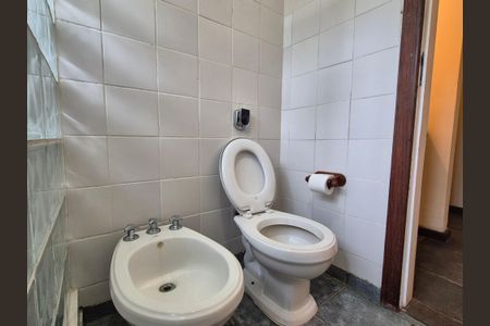 Casa para alugar com 200m², 3 quartos e 8 vagasBanheiro 