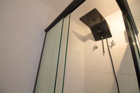 Banheiro de kitnet/studio para alugar com 1 quarto, 32m² em Santo Amaro, São Paulo