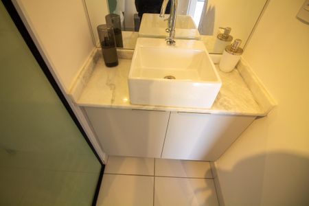 Banheiro de kitnet/studio para alugar com 1 quarto, 32m² em Santo Amaro, São Paulo