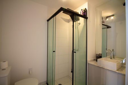 Banheiro de kitnet/studio para alugar com 1 quarto, 32m² em Santo Amaro, São Paulo