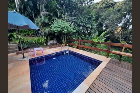 Casa à venda com 3 quartos, 256m² em Pendotiba, Niterói