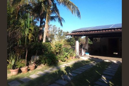 Casa à venda com 3 quartos, 256m² em Pendotiba, Niterói