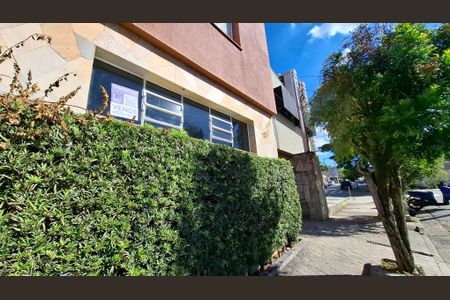 Casa à venda com 194m², 4 quartos e 2 vagas Casa à venda com 194m², 4 quartos e 2 vagasFachada