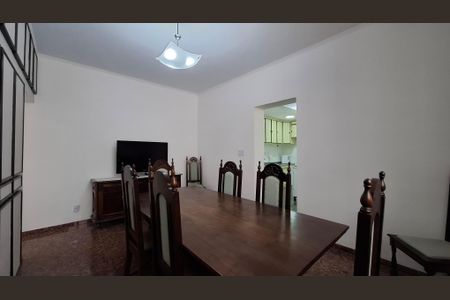 Casa à venda com 194m², 4 quartos e 2 vagas Casa à venda com 194m², 4 quartos e 2 vagasSala de jantar