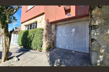 Casa à venda com 194m², 4 quartos e 2 vagas Casa à venda com 194m², 4 quartos e 2 vagasFachada