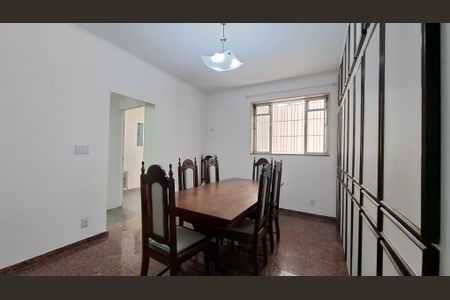 Casa à venda com 194m², 4 quartos e 2 vagas Casa à venda com 194m², 4 quartos e 2 vagasSala de jantar