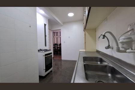 Casa à venda com 194m², 4 quartos e 2 vagas Casa à venda com 194m², 4 quartos e 2 vagasCozinha