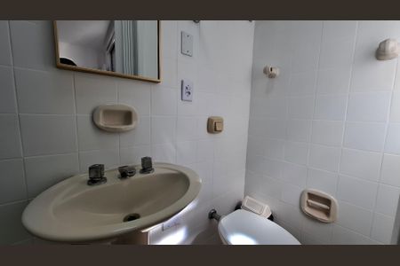 Casa à venda com 194m², 4 quartos e 2 vagas Casa à venda com 194m², 4 quartos e 2 vagasBanheiro Quarto 2 suíte