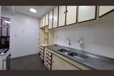 Casa à venda com 194m², 4 quartos e 2 vagas Casa à venda com 194m², 4 quartos e 2 vagasCozinha