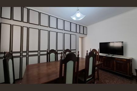 Casa à venda com 194m², 4 quartos e 2 vagas Casa à venda com 194m², 4 quartos e 2 vagasSala de jantar