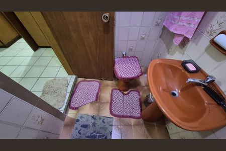 Casa à venda com 352m², 4 quartos e 4 vagas Casa à venda com 352m², 4 quartos e 4 vagasBanheiro