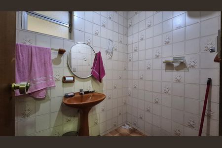Casa à venda com 352m², 4 quartos e 4 vagas Casa à venda com 352m², 4 quartos e 4 vagasBanheiro