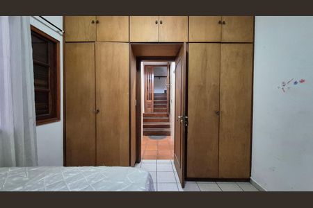 Casa à venda com 352m², 4 quartos e 4 vagas Casa à venda com 352m², 4 quartos e 4 vagasQuarto de serviço