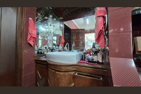 Casa à venda com 352m², 4 quartos e 4 vagas Casa à venda com 352m², 4 quartos e 4 vagasBanheiro da suíte 3