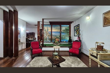 Casa à venda com 352m², 4 quartos e 4 vagas Casa à venda com 352m², 4 quartos e 4 vagasSala