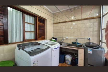 Casa à venda com 352m², 4 quartos e 4 vagas Casa à venda com 352m², 4 quartos e 4 vagasArea de serviço