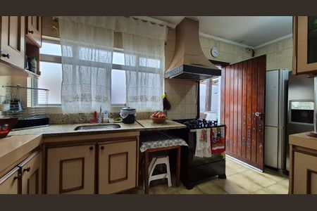 Casa à venda com 352m², 4 quartos e 4 vagas Casa à venda com 352m², 4 quartos e 4 vagasCozinha