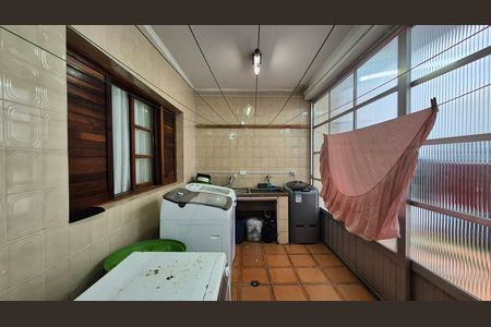 Casa à venda com 352m², 4 quartos e 4 vagas Casa à venda com 352m², 4 quartos e 4 vagasArea de serviço