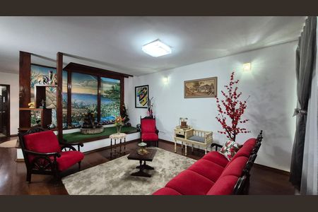 Casa à venda com 352m², 4 quartos e 4 vagas Casa à venda com 352m², 4 quartos e 4 vagasSala
