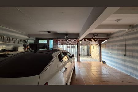 Casa à venda com 352m², 4 quartos e 4 vagas Casa à venda com 352m², 4 quartos e 4 vagasGaragem