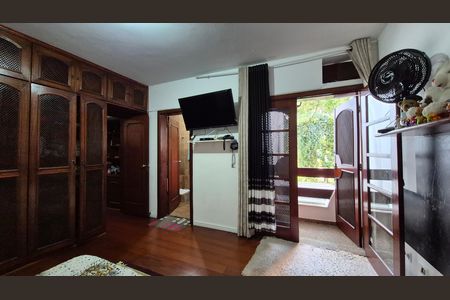 Casa à venda com 352m², 4 quartos e 4 vagas Casa à venda com 352m², 4 quartos e 4 vagasSuíte 2