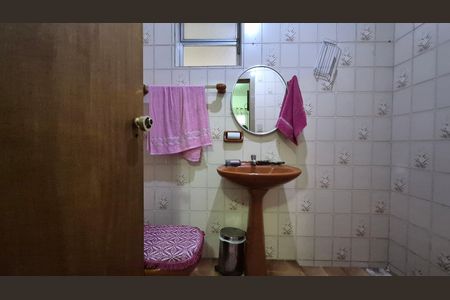 Casa à venda com 352m², 4 quartos e 4 vagas Casa à venda com 352m², 4 quartos e 4 vagasBanheiro