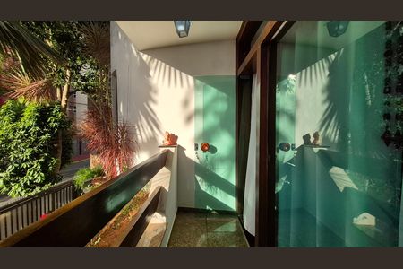 Casa à venda com 352m², 4 quartos e 4 vagas Casa à venda com 352m², 4 quartos e 4 vagasSacada