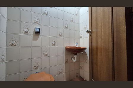 Casa à venda com 352m², 4 quartos e 4 vagas Casa à venda com 352m², 4 quartos e 4 vagasBanheiro