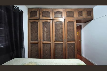 Casa à venda com 352m², 4 quartos e 4 vagas Casa à venda com 352m², 4 quartos e 4 vagasQuarto