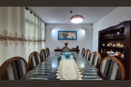 Casa à venda com 352m², 4 quartos e 4 vagas Casa à venda com 352m², 4 quartos e 4 vagasSala